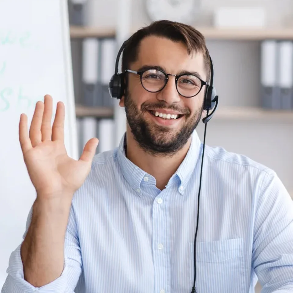Man wearing a black pair of headphones